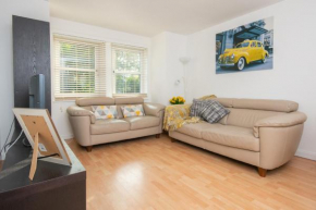 Find Dwellcome Home Ltd for more assurance from our past guests - Immaculate Central 2 bedroom King & Double 1st floor Apartment with free allocated auto barrier off street parking, fast broadband